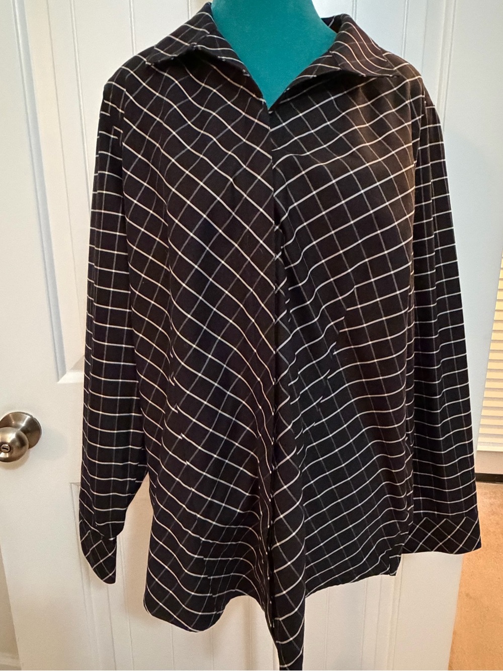 Chico's Black & White Long Sleeve No Iron Windowpane Button-Up Sz 2.5R (14)